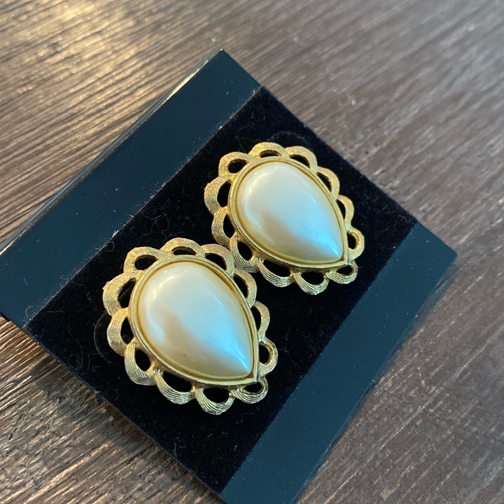 Vintage Old Money Style Gold and Pearl Stud Earrings